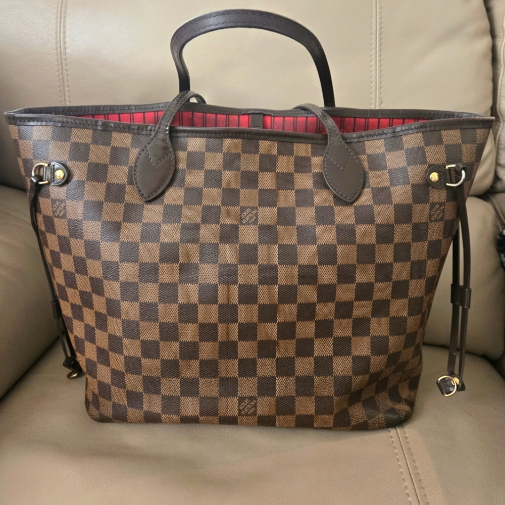 Louis Vuitton Neverfull Damier MM Size